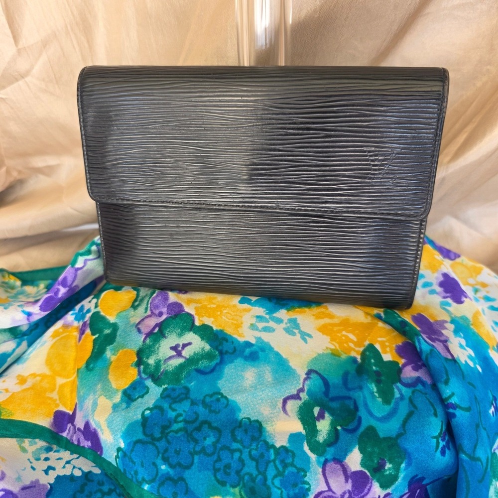 Louis Vuitton Black Epi Sarah Wallet Vintage Clutch Legit App COA - Picture 1 of 16